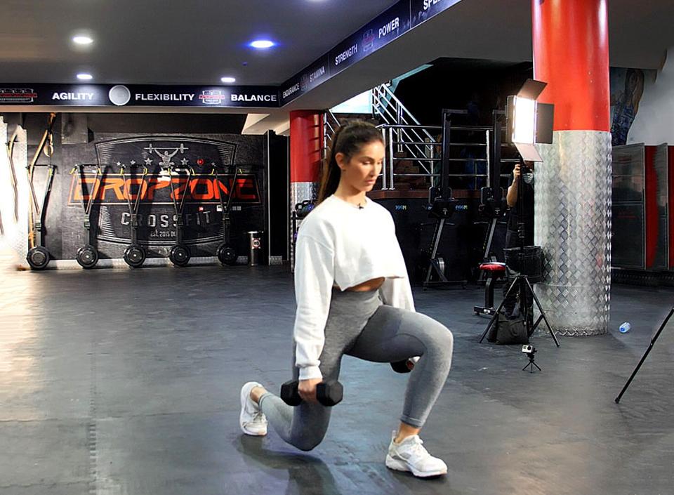 Ep6 - Hana Walking Lunges